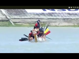 На чемпионате мира по гребле у украинской команды затонула лодка.