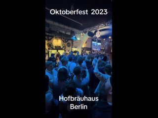 В Германии идёт Октоберфест. Сегодня немцы поют и пляшут под знаменитую песню о Москве