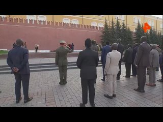Президент Южного Судана возложил венок к Могиле Неизвестного Солдата