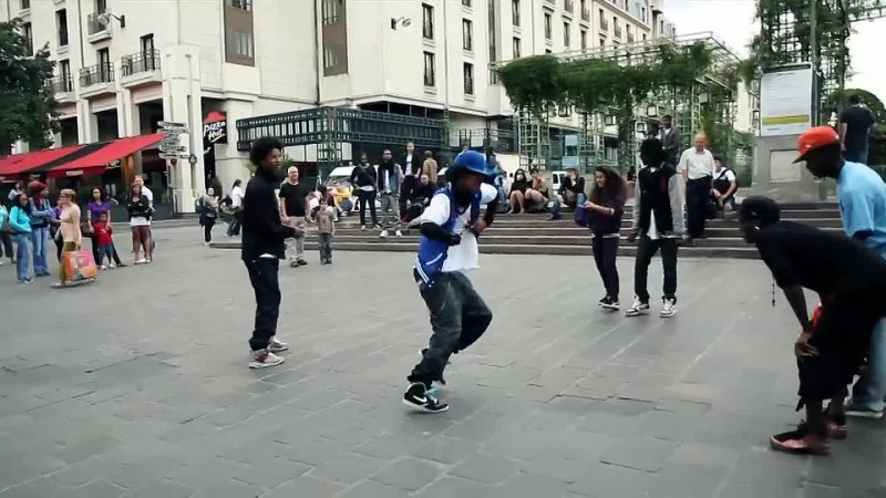 STREETDANCE BATTLE Les Twins VS. Bones The Machine + Pee Fly VS. Laura + Boubou