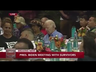 Байден заснул во время памятной церемонии на Гавайях в честь жертв пожара на Мауи