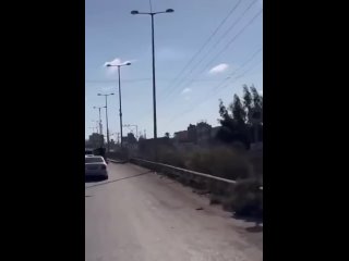 ⚡️На кадрах, обстрел колонны жителей сектора Газа, которые перемещаются на юг после призыва Израиля к эвакуаци