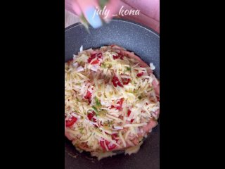 Вариант САМОЙ БЫСТРОЙ Диетической ПИЦЦЫ на сковородке🤗
 
Ингредиенты: 
Кабачок 1 шт 
Сыр 15% 🧀 
Ветчина или отварное... (видео)