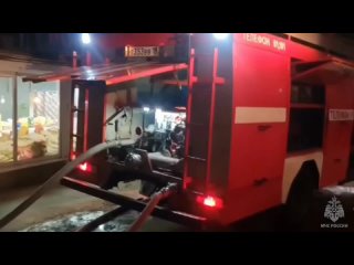 ▶️ Мансарда многоквартирного дома загорелась на Ангарской улице в Краснодаре, из дома эвакуировали 76 человек, среди которых ест