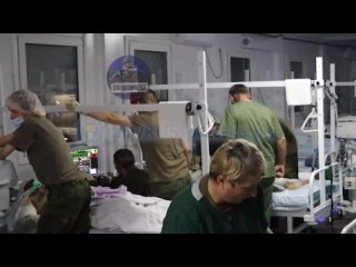 Российские миротворцы продолжают спасать раненных при взрыве в Степанакерте карабахских армян