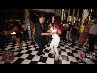 Fadi Fusion & Diana - Salsa Social Dancing at the Dubai Salsa Night