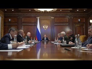 Медведев о контрактниках и добровольцах