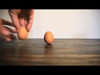Как мы все знаем, для того чтобы отличить вареное яйцо от сырого необходимо заставить их вращаться.