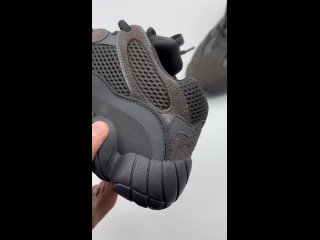 Кроссовки Adidas Yeezy 500 чёрные