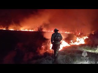 В Шахтерском районе пожарно-спасательные подразделения ликвидировали пожар на площади 2500 гектаров