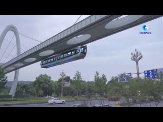В Китае запустили первую подвесную монорельсовую дорогу