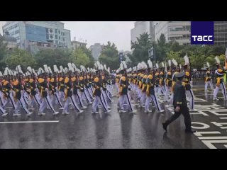 Desfile militar con motivo del 75 aniversario de las Fuerzas Armadas de la República de Corea en el centro de Seúl. El desfile t