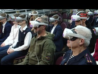 Школьникам  в VR-очках показали фильм о городах-героях