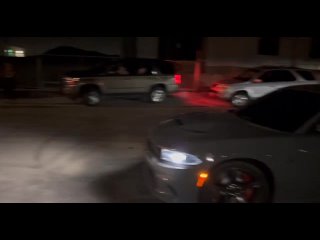 Jeep SRT TrackHawk vs Dodge Charger SRT Hellcat. Первая гонка на 2 000 $