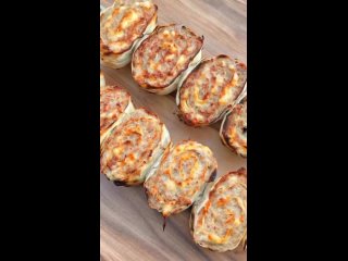 РУЛЕТИКИ ИЗ ЛАВАША С МЯСОМ
Нам понадобится:
лаваш - 2шт;
фарш любой ~ 700г (у нас уже перекручен с луком + соль,... (видео)