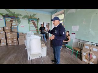 Первоклассники Лисичанска получили школьные наборы от татарстанского депутата