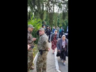 ⭐️Los empleados de la Policía Nacional de Ucrania🇺🇦 en la región de Ternopil acordonaron el Convento de la Santa Epifanía para e