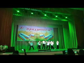 школьная танцевальная группа СМАЙЛИКИ