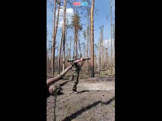 🇺🇦 Неудачное использование шведского гранатомета AT-4 украинским солдатом