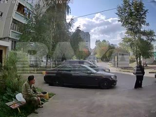Шокирующий инцидент в Казани: Мужчина в военной форме взорвал светошумовую гранату рядом с детьми, вызвав истерику у женщины