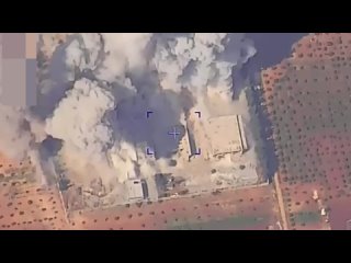 Российские ВКС уничтожили нескольких террористов и склады с оружием в Сирии, провинция Идлиб