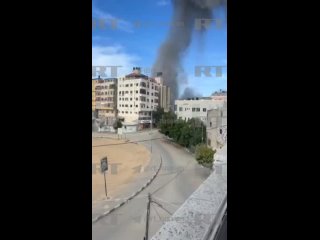 Корр RT Arabic Мустафа аль-Байд показал новое видео последствий обстрела в Газе