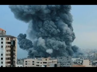 Удар израильских самолетов по мечети Аш-Шати к западу от Газы. За ночь были поражены более 500 объектов