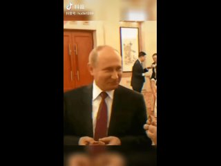Putin eat Tianjin pancake when he visit China