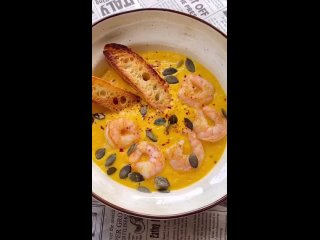 Тыквенный суп 🎃
тыкву, морковь, лук порей и чеснок сбрызгиваем маслом для жарки ( у меня авокадо), солим ,... (видео)