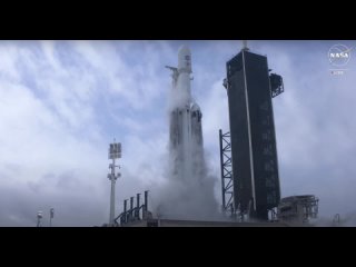NASA успешно запустило Falcon Heavy — ракета летит к астероиду «Психея»