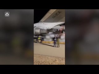 #СВО_Медиа #Военный_Осведомитель
Кадры выгрузки боеприпасов из Boeing 747-4RVF американской компании Challenge Airlines на авиаб