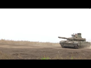 Кадры боевой работы экипажей танков Т-80БВМ