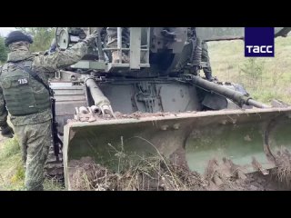 ▶️ Минобороны России показало кадры боевой работы расчетов 203-мм самоходных артиллерийских установок “Малка“ Западного военного
