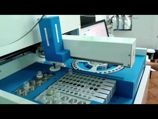 В лаборатории Генической ЦРБ установлено новое оборудование — аппарат исследует 40 проб крови в час