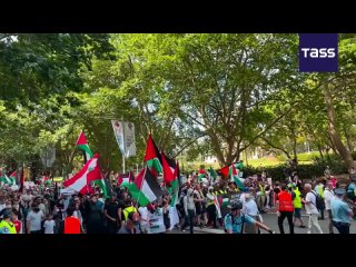 Environ  personnes ont participé à une marche et à un rassemblement de soutien au peuple et à l’Etat palestiniens à Sydney