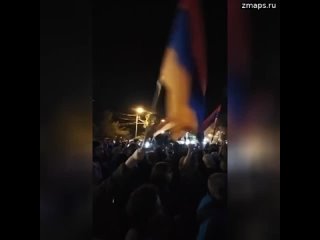 Поиски виноватых в текущем разгроме Карабаха привели армян к посольству России, где вот уже нескольк