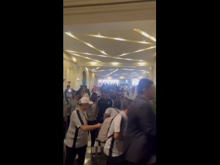 Видео с прибытия Криштиану Роналду в отель.