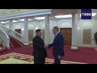 Images de la rencontre entre le prsident nord-coren Kim Jong-un et le ministre russe des Affaires trangres Sergue Lavrov