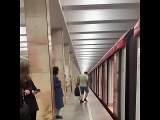 Спор в вагоне метро между сотрудником подземки и пассажиром