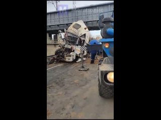 Видео с места столкновения двух грузовиков у порта Усть-Луга