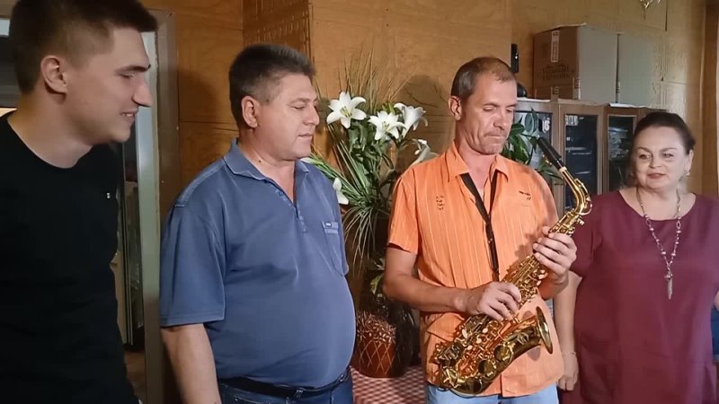 Станично-Луганская школа искусств получила в дар - от президентской платформы «Россия – cтрана возможностей» новый саксофон.