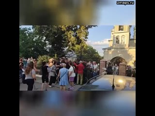 На Украине в селе Должок (пригород Каменец-Подольского) нацистские сектанты захватывают очередной хр
