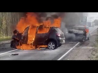 Автомобиль охватило огнем