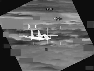 ️Китайский истребитель пролетел в 30 метрах от американского бомбардировщика B-52, летевшего над Южно-Китайским морем, что едва