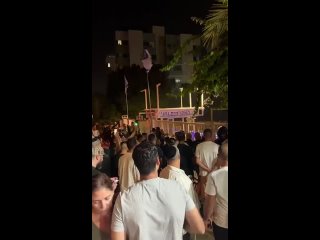 Israelis chanting “Death to Arab“ in Netanya, and trying to break down the gate to attack Palestinians IN 1984 occupied territor