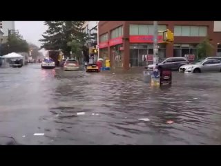 в Нью-Йорке! Чудовищное наводнение в крупнейшем городе США!