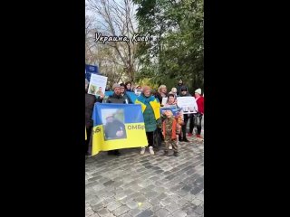 Наблюдаем, что наши подписчики из соседнего государства по прежнему здесь, так вот для вас хуторяне

В Киеве митинг, потеряли по