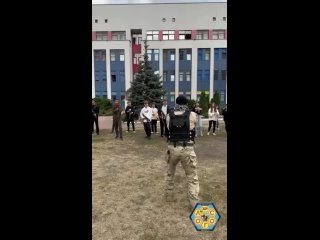 Наемники из грузинского легиона проводят занятия в одной из киевских школ