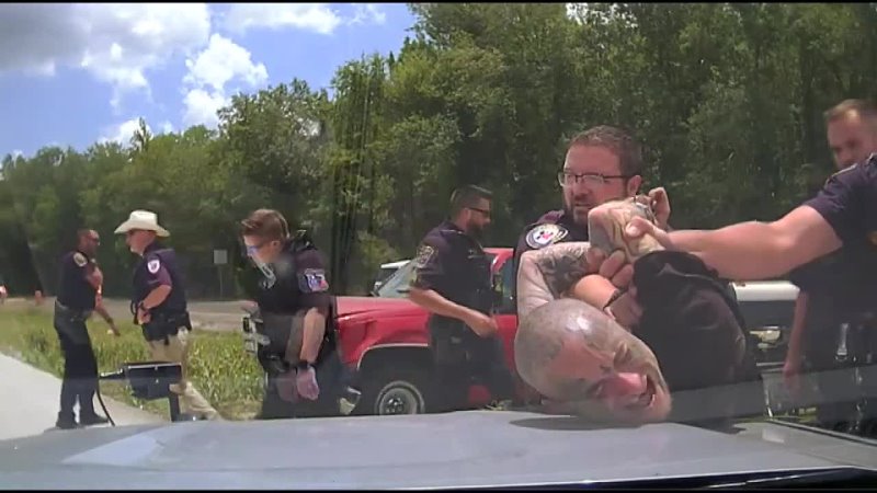 [12NewsNow] RAW DASHCAM VIDEO: Man wrecks stolen pickup, trailer after leading Vidor Police on chase along I-10