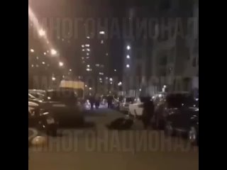 В подмосковном Королеве мигранты напали на мужчину, попросившего убрать машину и жестоко избили его битой.

В Космической столиц